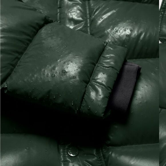 Aritzia Super Puff Shorty Hi-Gloss Down Crop Puffer Jacket Scarab Green XXS NEW - Picture 14 of 14